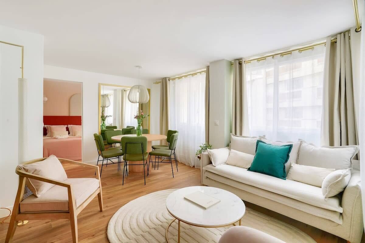 Televisión y oficina 