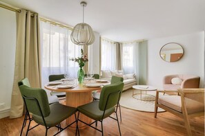 Dining - La vie en Rose (Paris)