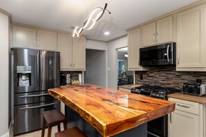 Private kitchen - Spacious house near AT&T stadium (Grand Prairie)