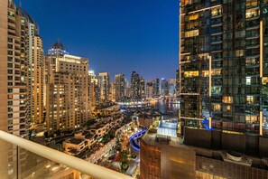 Property grounds - Cozy 2BR in Marina | Great for Families | Near Beach & Mall (Marina)