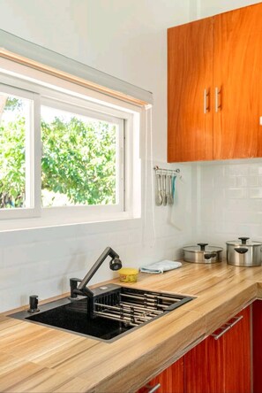 Private kitchen - E and C tourist Inn (Dumaguete)