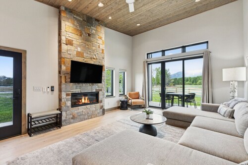 Mara Luxury Cabin- Maple