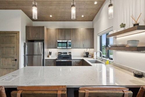 Mara Luxury Cabin- Maple