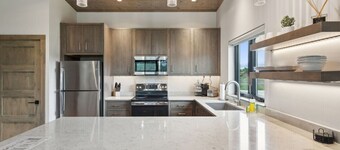 Mara Luxury Cabin- Maple