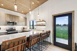 Private kitchen - Mara Luxury Cabin- Maple (Hamilton)