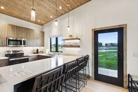 Private kitchen. Mara Luxury Cabins- Pine