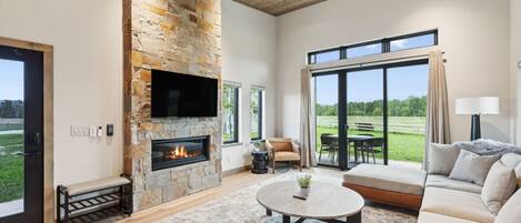 智能电视、壁炉