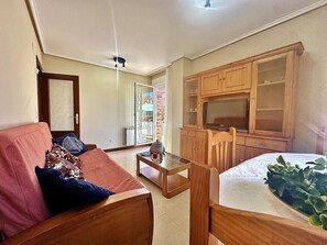 2 bedrooms, iron/ironing board, bed sheets