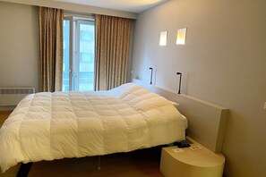 3 bedrooms, iron/ironing board, travel crib, free WiFi