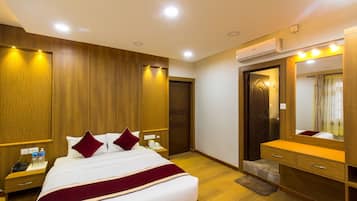 Deluxe Room | 1 bedroom, iron/ironing board, free WiFi