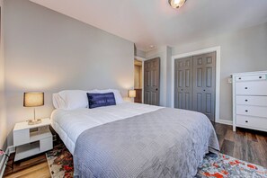 House | 3 bedrooms - Chic Spacious Downtown Retreat (Indianapolis)
