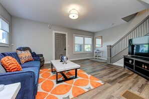 3 bedrooms - Chic Spacious Downtown Retreat (Indianapolis)