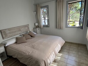 3 chambres, fer et planche à repasser, Wi-Fi (supplément)