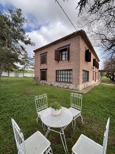 Fantastic Rural House:  300m2, 7 double rooms (up to 18 guests), Garden1100m2
