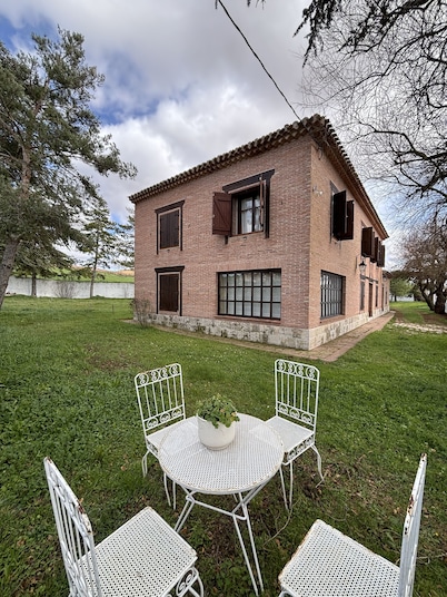Fantastic Rural House: 300m2, 7 double rooms (up to 18 guests), Garden1100m2