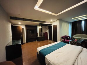 Classic Room | 1 bedroom, laptop workspace, bed sheets - HOTEL BILLIONS AIRPORT  (New Delhi)