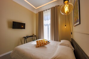 Premium bedding, down comforters, in-room safe, individually furnished - LE STANZE DI NAPOLI (Naples)
