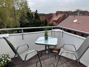 Outdoor dining - Die Ferienwohnung Chanel Bietet Platz für 3 Erwachsene und ein Kleinkind (Carolinensiel)