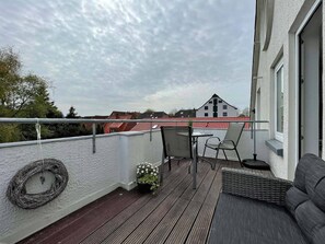 Outdoor dining - Die Ferienwohnung Chanel Bietet Platz für 3 Erwachsene und ein Kleinkind (Carolinensiel)