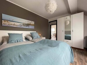 2 bedrooms, travel cot, free WiFi - Die Ferienwohnung Chanel Bietet Platz für 3 Erwachsene und ein Kleinkind (Carolinensiel)