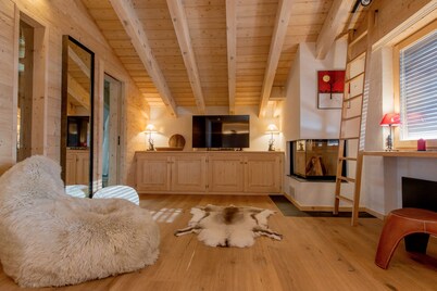 Beautiful 3 bedroom duplex fully renovated with magnificent mountain views! 