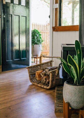 Upon a Star - Welcoming you to the most charming holiday retreat, nestled in the picturesque village of Wandiligong, Victoria.