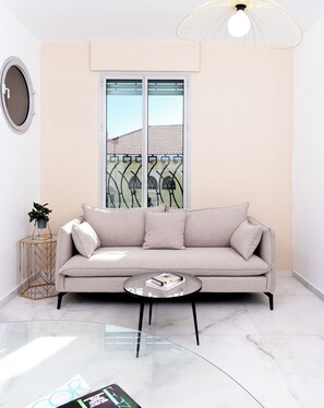 Deluxe Apartment | Minibar, free WiFi