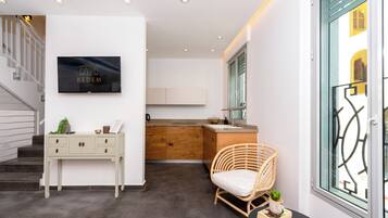 Deluxe Suite | Private kitchen | Electric kettle