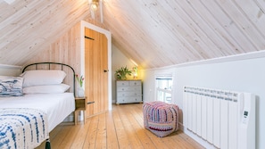 2 soverom, strykejern/-brett, reiseseng for barn og wi-fi (inkludert)