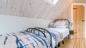 2 bedrooms, iron/ironing board, travel cot, free WiFi