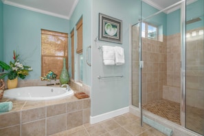 Shower, hair dryer, towels - Luxury + Privacy ✨ Sleeps 8 🛌 Beach Club Access 🏖️ (Waimea)