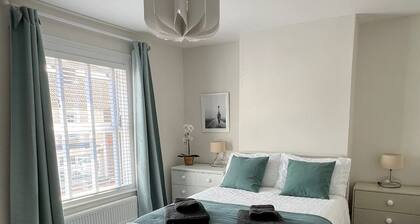 Train Station Cottage Taunton - Walk to town, pet friendly!