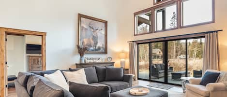 Smart TV y chimenea