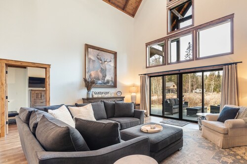 Family Retreat | Hot Tub, Game Room near Lake & Golf