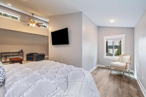 4 室のベッドルーム、アイロン / アイロン台、旅行用ベビーベッド、WiFi (無料)