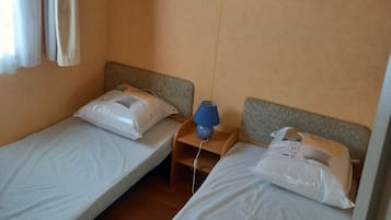2 bedrooms, iron/ironing board, WiFi