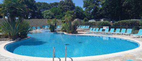 Outdoor pool, a heated pool