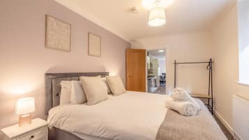 2 chambres, fer et planche à repasser, Wi-Fi, draps fournis