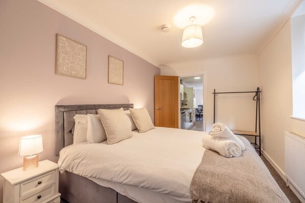 2 bedrooms, iron/ironing board, WiFi, bed sheets