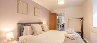 Spacious Apartment with Private Garden By Tempstay