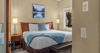 Gorgeous Mountain Condo - Pool & Hot Tub