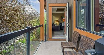 Gorgeous Mountain Condo - Pool & Hot Tub