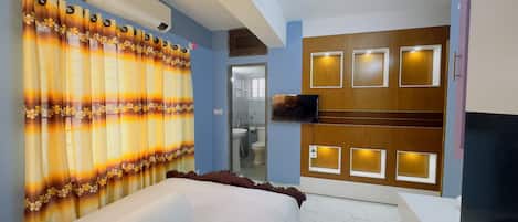 1 habitación, ropa de cama de alta calidad, edredón y escritorio