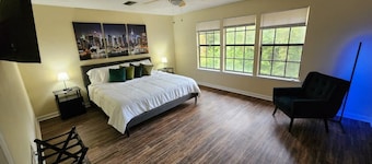 2 miles to FSU-Twin King Master Beds-2 BR 2.5 Bath