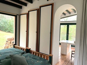 3 bedrooms, desk, iron/ironing board, travel cot - SUZAN du Bois d'Argent~ stylish cottage in peace and nature (Taintrux)