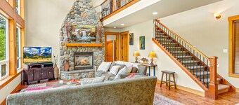 Spectacular Lodge Retreat