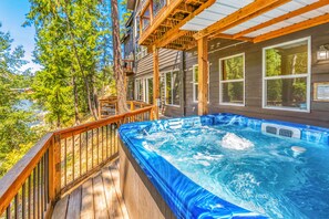 Bain à remous extérieur