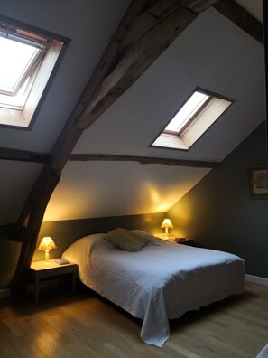 4 chambres, fer et planche à repasser, Wi-Fi, draps fournis