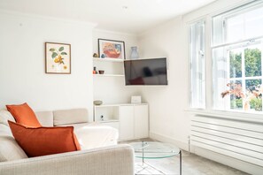 Living area - Apartment 8 - Bootham House - sleeps 2 guests  in 1 bedroom (York)