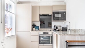 Unclassified image, 3 of 13, button - Apartment 8 - Bootham House - sleeps 2 guests  in 1 bedroom (York)